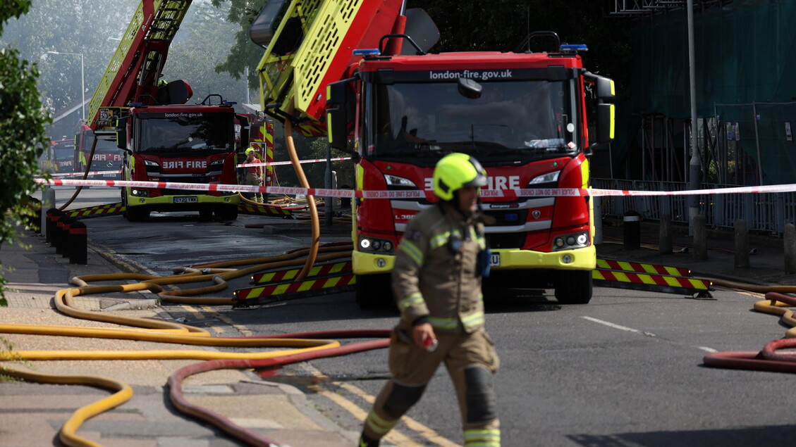 Incendio a Londra: evacuati oltre 100 ospiti da hotel di lusso