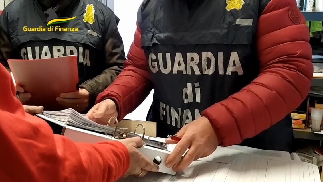 Guardia di Finanza Controlla il Caro Carburanti: Intensificati i Controlli sui Distributori