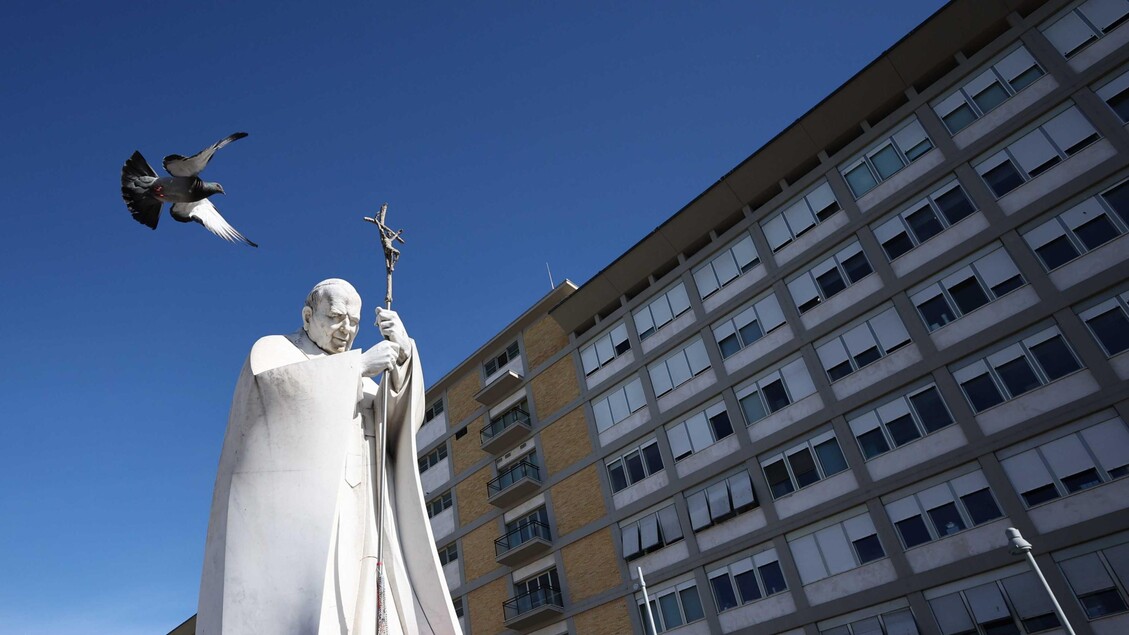 Il Papa ha riposato bene, proseguono le terapie