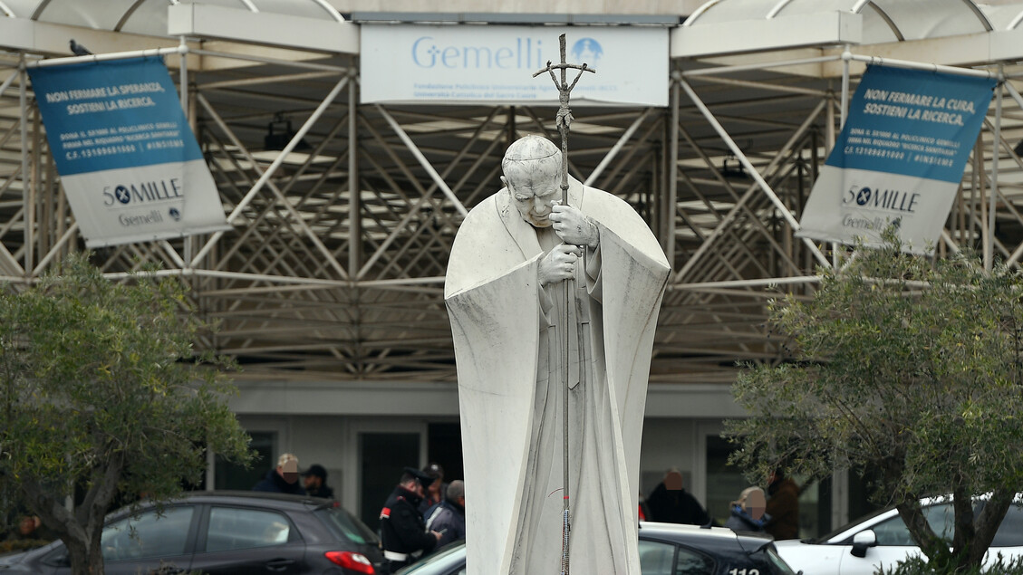 Il Papa, quadro clinico complesso, cambiata la terapia