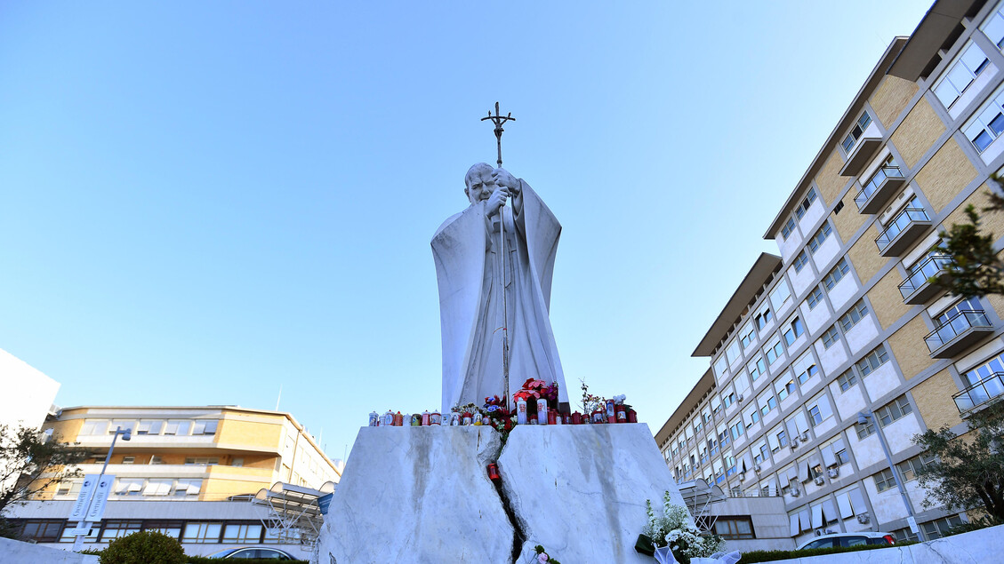 Tra oggi e domani si saprà esito nuova terapia sul Papa