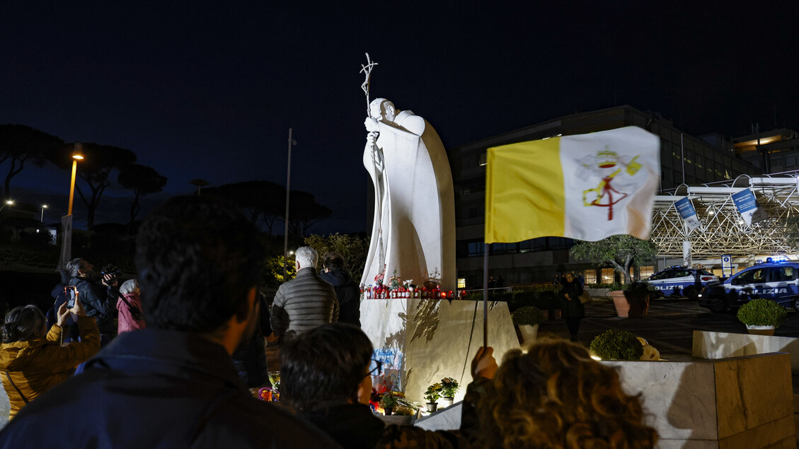 Pope always alert, non-invasive maneuvers for him