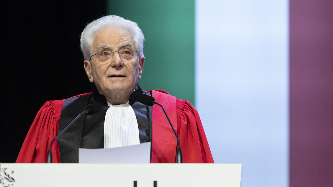 Mattarella gets standing ovation at Lower House