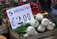 Sarri-Mancini: a Napoli compare banco di verdure con '5 Mancini, due euro' © ANSA