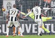 Juventus-Roma 1-0: al 14' del pt Higuain supera in dribbling tutta la difesa giallorossa e calcia di sinistro sotto l'incrocio. © Ansa