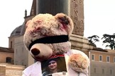 Osos de peluche en Roma para pedir la liberación de rehenes israelíes 