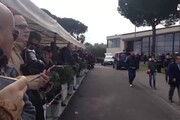 Pino Daniele: folla in attesa davanti al Santuario