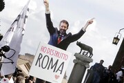 Manifestanti sotto il Campidoglio