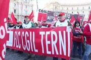 P.A. in piazza, in testa al corteo leader Cgil, Cisl e Uil