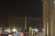 Black out a San Pietro, nella notte si spegne il Cupolone