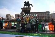 Tifosi Celtic 'si scaldano' con cori e birre