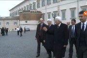 Mattarella tra applausi e richieste selfie