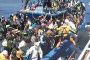 Migranti, Merkel: l'Italia va aiutata