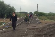 Migranti attraversano il confine a Rozske