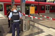Accoltella passeggeri in stazione Baviera