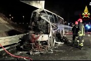 Bus ungherese si incendia in A4: 16 i morti