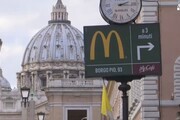 McDonald's aperto al Vaticano, tra favorevoli e contrari