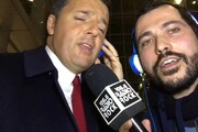 Renzi contro Di Maio al karaoke rock bike