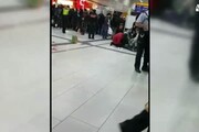 I primi momenti dopo l'attacco nella stazione di Duesseldorf