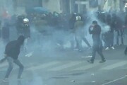 Salvini a Napoli, guerriglia in strada