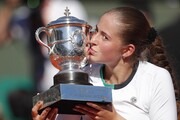 Tennis: Halep ko, Ostapenko vince Roland Garros