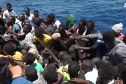 Altri duemila migranti salvati dalla Guardia Costiera