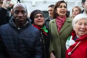 Boldrini canta 'Bella ciao' al corteo antirazzista di Milano