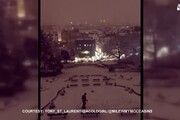Parigi sotto la neve, a Montmartre si scia