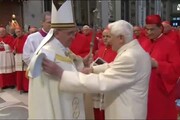 Ratzinger difende Bergoglio: basta pregiudizi