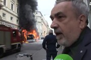 Bus in fiamme, un passeggero: 'La gente non voleva scendere'