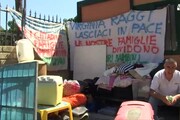 Roma, i rom sgomberati: 'Bambini in pericolo, Raggi crudele'