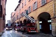 Incendio in palazzo a Bologna, morto medico in pensione