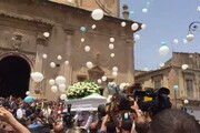 Lacrime e rabbia ai funerali di Alessio