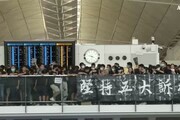 L'aeroporto di Hong Kong occupato da 5mila manifestanti