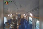 Rapine su treni della Torino-Savona, polizia smantella banda 