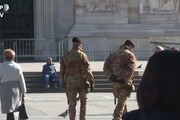Milano, turista in piazza Duomo: 'Non ho paura'