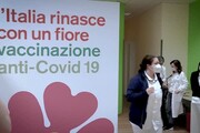 Covid, ecco come si prepara il vaccino in quattro minuti