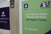 Covid, riprendono le vaccinazioni con AstraZeneca alla Stazione Marittima di Napoli
