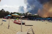 Incendi a Pescara, sgomberati gli stabilimenti balneari