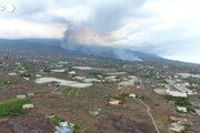 Eruzione alle Canarie, le immagini aeree del vulcano Cumbre Vieja