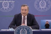 Draghi: 'Dobbiamo proteggere la ripresa, i vaccini sono alla base'