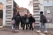 Scuola, a Roma si riparte con le classi semideserte