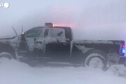 Maltempo in Usa, una bufera di neve si abbatte su New York: veicoli bloccati