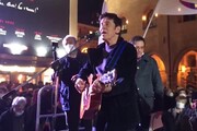 Ucraina: 'C'era un ragazzo', Morandi canta in piazza a Bologna