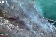 Edifici in fiamme a Mariupol e convogli militari