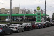 Ucraina, a Kiev lunghe code ai distributori per i rifornimenti di carburante