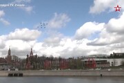 Una Z nel cielo di Mosca, le prove aeree della Victory Parade