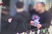 Uno dei video delle truffe registrati dai carabinieri durante le indagini