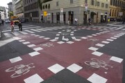 Milano, incrocio di piste ciclabili con svolta: cittadini divisi