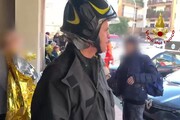 Sassari, incendio in una palazzina di 5 piani: tre intossicati